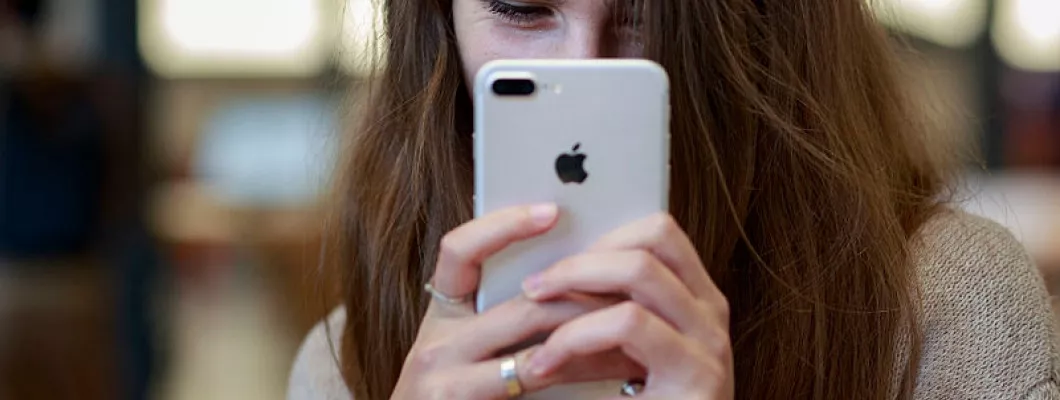 Which Phone has the best selfie camera: iPhone 7 Plus, Galaxy S7 edge, LG V20 or Sony Xperia XZ